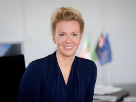 Portraitbild von Ina Brandes, Minsterin für Kultur und Wissenschaft, Nordrhein-Westfalen