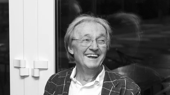 Portraitfoto von Horst Johanning, lachend, in schwarz-weiß.
Fotografiert in Dortmund 2023 auf einer Bühnenvereins-Veranstaltung.